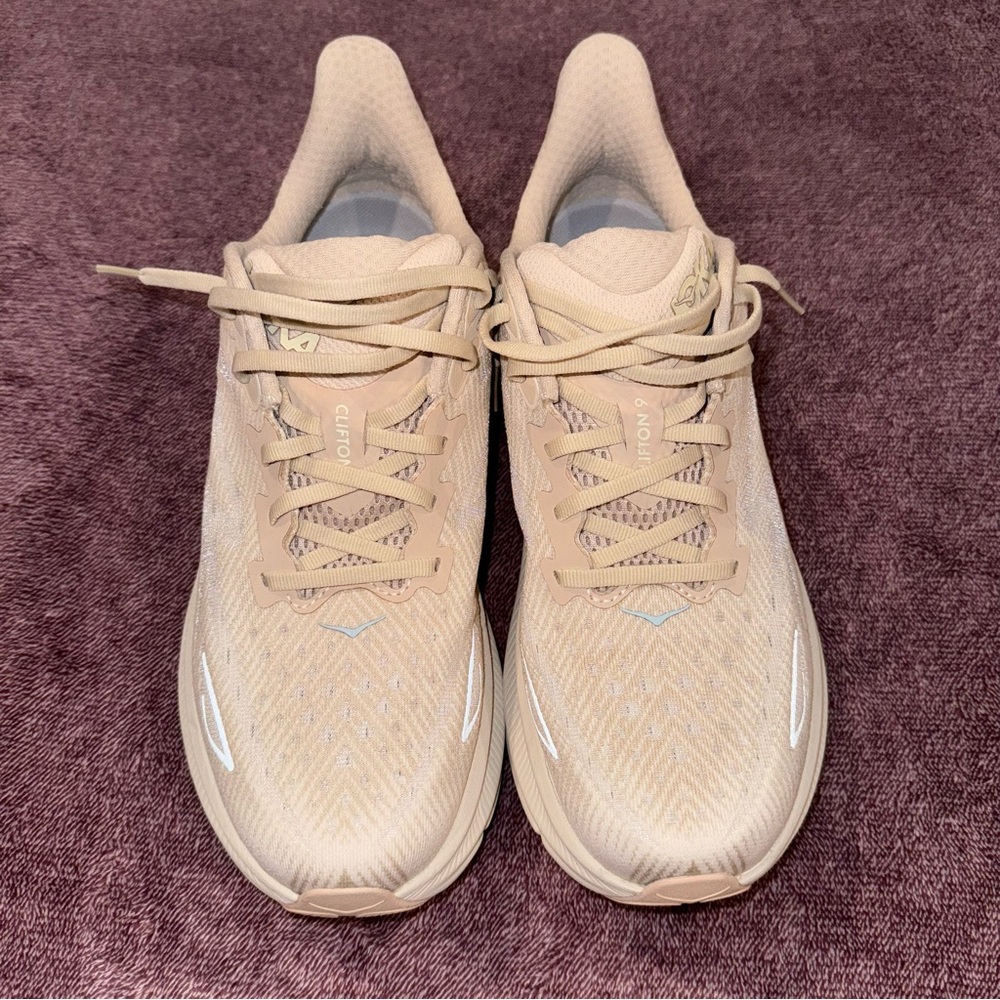 Hoka Clifton 9 Shifting Sand Eggnog size 9 D Men’s